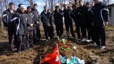 Futbol Takımından Ölen Madencilerin Mezarlarına Ziyaret