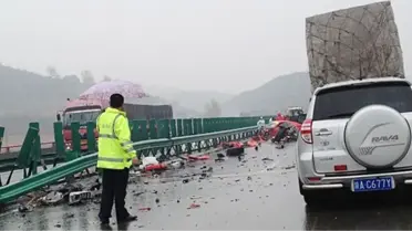 Çin'de Köprü Çöktü: 26 Ölü