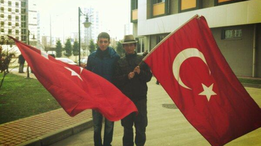Ellerindeki Türk Bayraklarıyla Ergin Saygun'a Kan Vermeye Geldiler