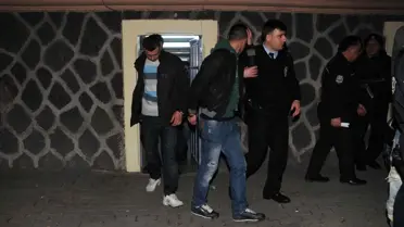 İzmir'de Eşini Bıçakla Yaralayan Kocaya Müebbet İstemi