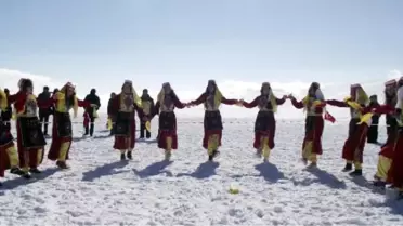 Buzla Kaplı Çıldır Gölü Üzerinde Atlı Kış Şöleni