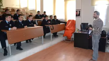 Kızılkaya'dan Polis Okulu Öğrencilere Fotoğraf Dersi