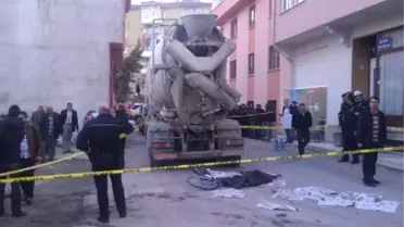 Beton Mikserinin Altında Can Verdi