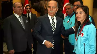 Vali Harput'tan Sporculara Ödül