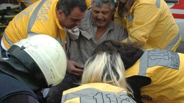İnşaat İskelesi Çöktü: Biri Ağır, 2 Yaralı