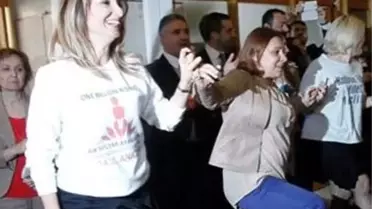 Kadın Milletvekilleri, Kadına Yönelik Şiddeti Meclis'te Dans Ederek Protesto Etti