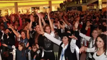 KKTC'de 'Bir Milyar Ayaklanıyor' Etkinliği