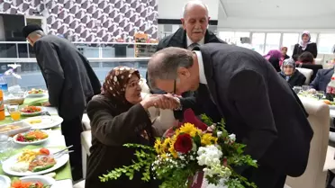 AK Parti Çerkezköy Kadın Kolları Sevgileri Eskimeyen 6 Çifti Bir Araya Getirdi