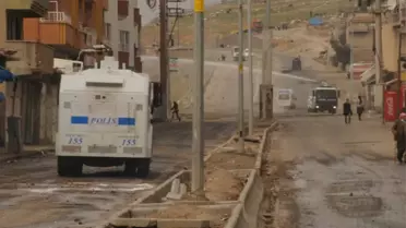 Cizre'de Polisten İzinsiz Gösteri Yapan Gruba Müdahale