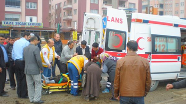 Tır'ın Çarptığı Traktörün Sürücüsü Ağır Yaralandı