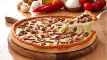 Domino's Damaklara Taht Kuracak