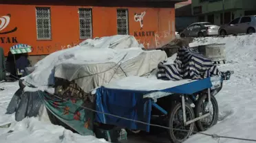 Erzurumlu Seyyar Satıcılara Soğuk Engeli