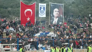 Yağmura Aldırmayan Kızgın Develer Kıran Kırana Güreşti