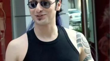 Kadın Hayranına Kafa Attı