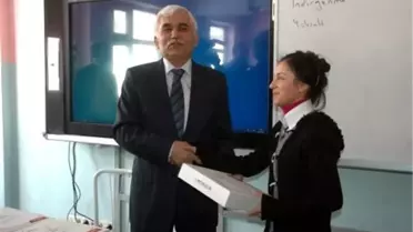 Hakkari'de 143 Öğrenci ve Öğretmene Tablet Bilgisayar Dağıtıldı