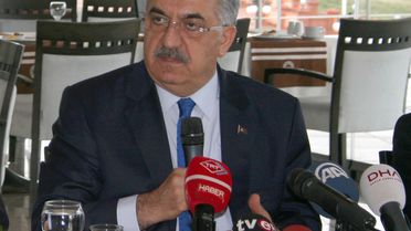 Trabzon ) Bakan Yazıcı: Milletin Vekili, Gezer Dolaşır Konuşur Ama Onlar da Dikkat Etsin