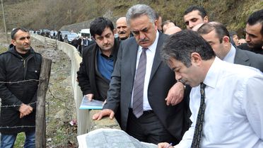 Gümrük ve Ticaret Bakanı Yazıcı, Artvin'de.'Cankurtan Tüneli'nin Bitirilmesi ile Borçka-Hopa...