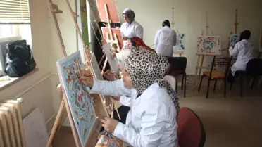 Bingöllü Bayanlar Nakkaşlık Kursunda