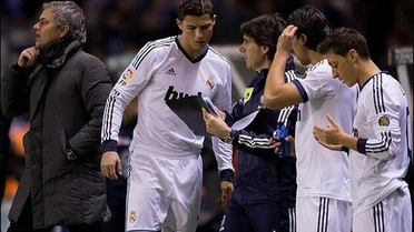 Saha Dışında Sahadaki Ronaldo'yu Solladı