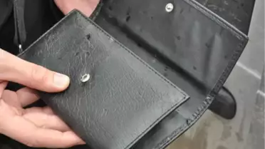 Bankanın Önünde Bulduğu Cüzdanı Polise Teslim Etti