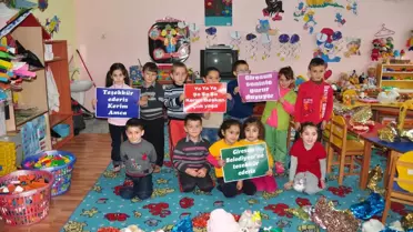 Giresun'da 'Kitap ve Oyuncak Kumbarası' Minik Öğrencileri Sevindirmeye Devam Ediyor