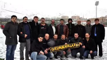 Kuru Kafalardan Bayburt Grup Özel İdaresporlu Futbolculara Tatlı İkramı