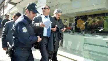 Bakan Davutoğlu'na Kebapçı Önünde Sendikacı Tepkisi