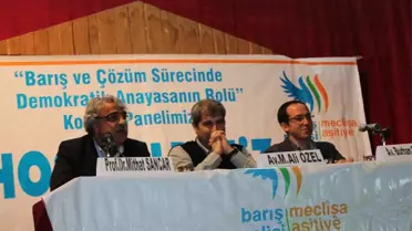 Siirt'te 'Barış ve Çözüm Sürecinde Demokratik Anayasanın Rolü' Konulu Panel