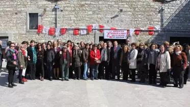CHP Urla Kadın Kolları, Resim ve Seramik Sergisi Açtı