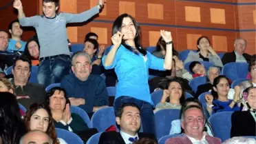 Özay Gönlüm, Türküleriyle Anıldı