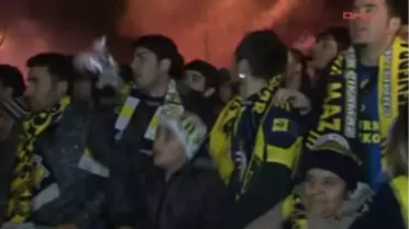 Paraşütlü Havai Fişeklere 10 Gözaltı
