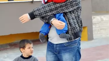 Protez Kollarıyla Oğlunu Kucakladı