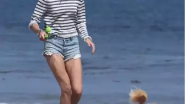 Köpeğini Şımartıyor