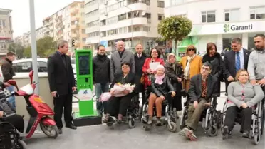 Bedensel Engelli Arabaları İçin Şarj Makinesi