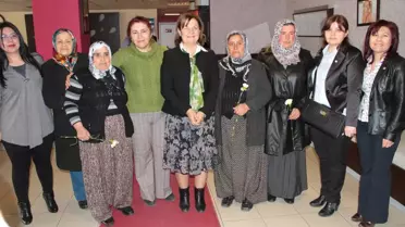 CHP Milletvekili Güven'e Kadınlar Günü'nde Patatesli Kutlama