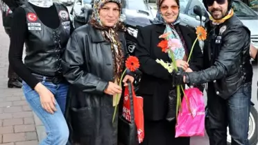 Motor Tutkunlarından Kadınlara Çiçek Jesti