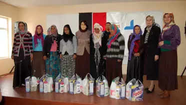 Romen Kadınlara Temizlik Malzemesi Dağıtıldı
