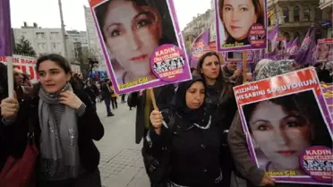 Beyoğlu'nda Yakınlarını Kaybedenler, Kadın Cinayetlerini Kınadı
