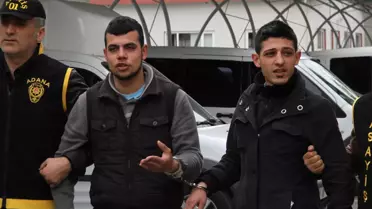 Basın Mensuplarını Görünce Ceketini İlikledi