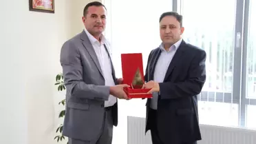 Başkan Mergen'den Eğitime Destek Verenlere Plaket