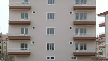 Şiddetli Rüzgar Evin Çatısını Uçurdu, Ağaçları Devirdi