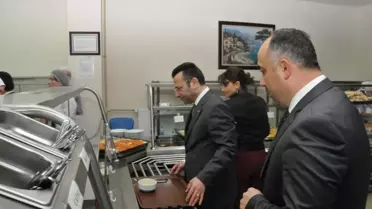 Vali ve Eşi Yurtta Öğrencilerle Bir Araya Geldi