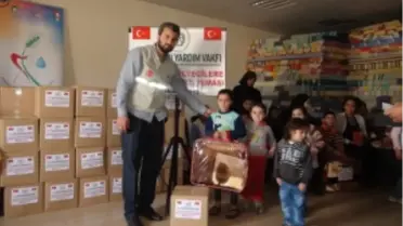 Lübnan'daki Mülteci Kamplarında Yardım Dağıtımları

