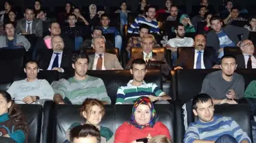 Yurtkur'da Kalan Öğrenciler 'Yolun Sonu Çanakkale' Filmini İzledi