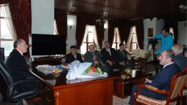 Özçimen, 'Yaşlılarımız Bizim Başımızın Tacı'