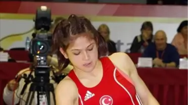 Hafize'nin Sırtı Yere Geldi