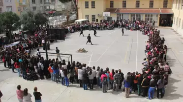 Kız Meslek Lisesini Nevruz Ateşi Sardı