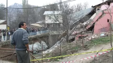 Giresun'un Şebinkarahisar İlçesinde 3 Katlı Bina Çöktü