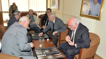 Yaşlılara Tavla Turnuvası