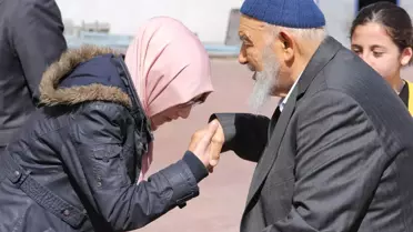 Gençler, Cumhurbaşkanı Gül'ün Babasını Ziyaret Etti